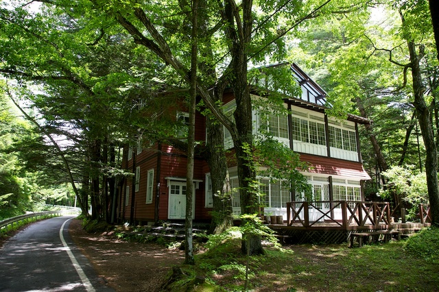 旧軽井沢の別荘地を歩く