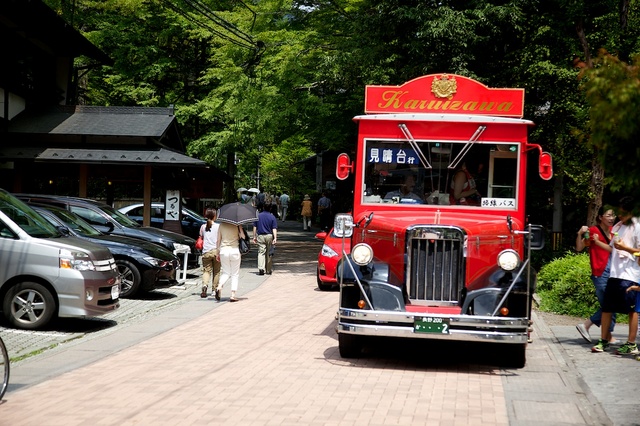 赤いバス