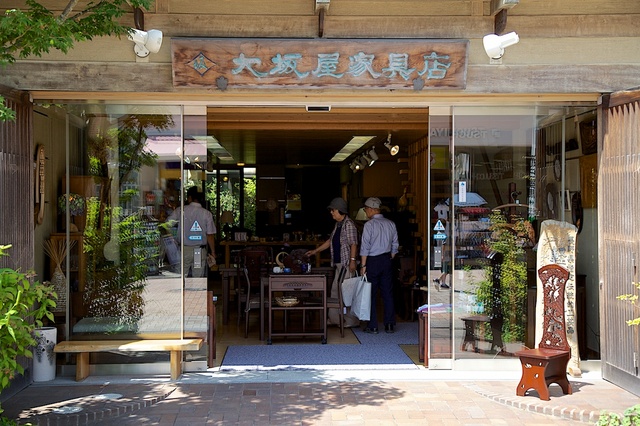 軽井沢彫りの大坂屋家具店さん