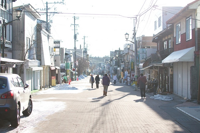 冬の光が照らす旧軽銀座