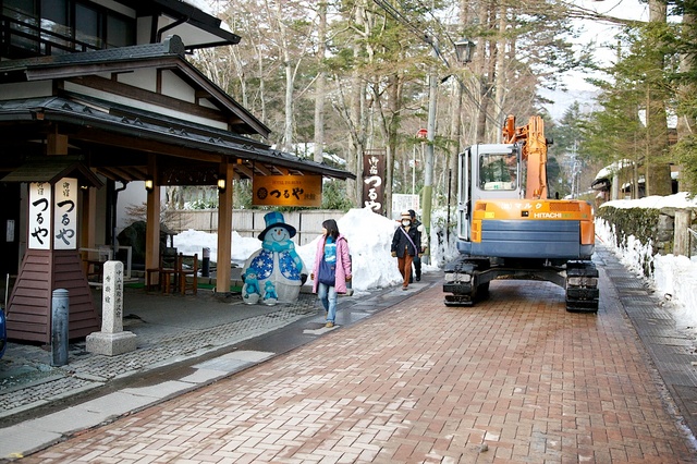 つるや旅館前除雪完了