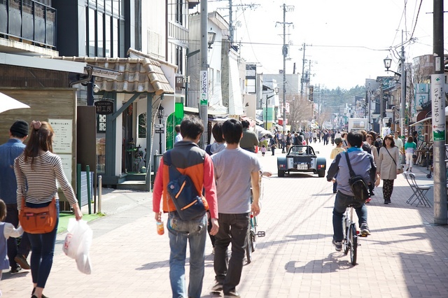 人通りの多くなってきた軽井沢
