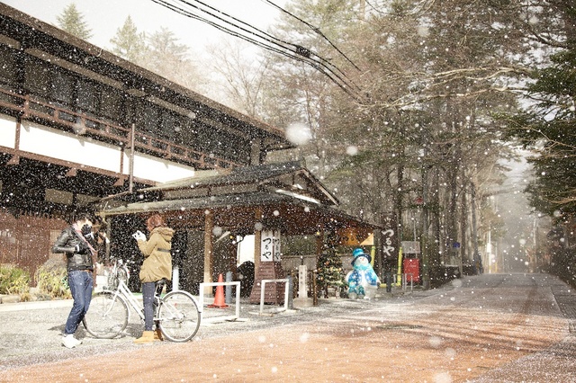 軽井沢、今シーズン初の雪01