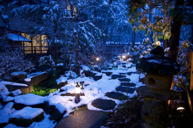 軽井沢春に雪