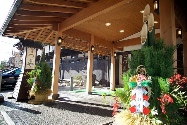 軽井沢つるや旅館の門松01